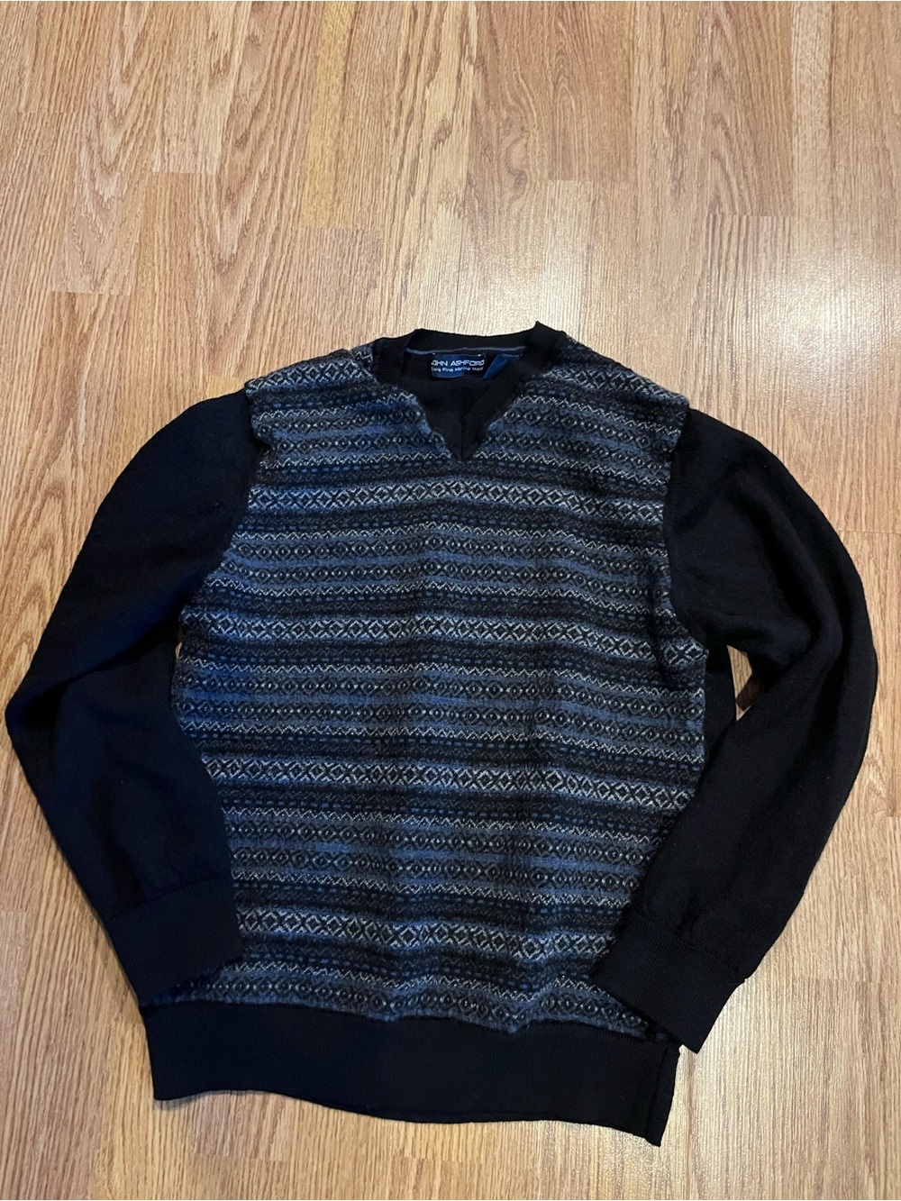 John Ashford Men’s Black and Gray Patterned V-Neck Sweater